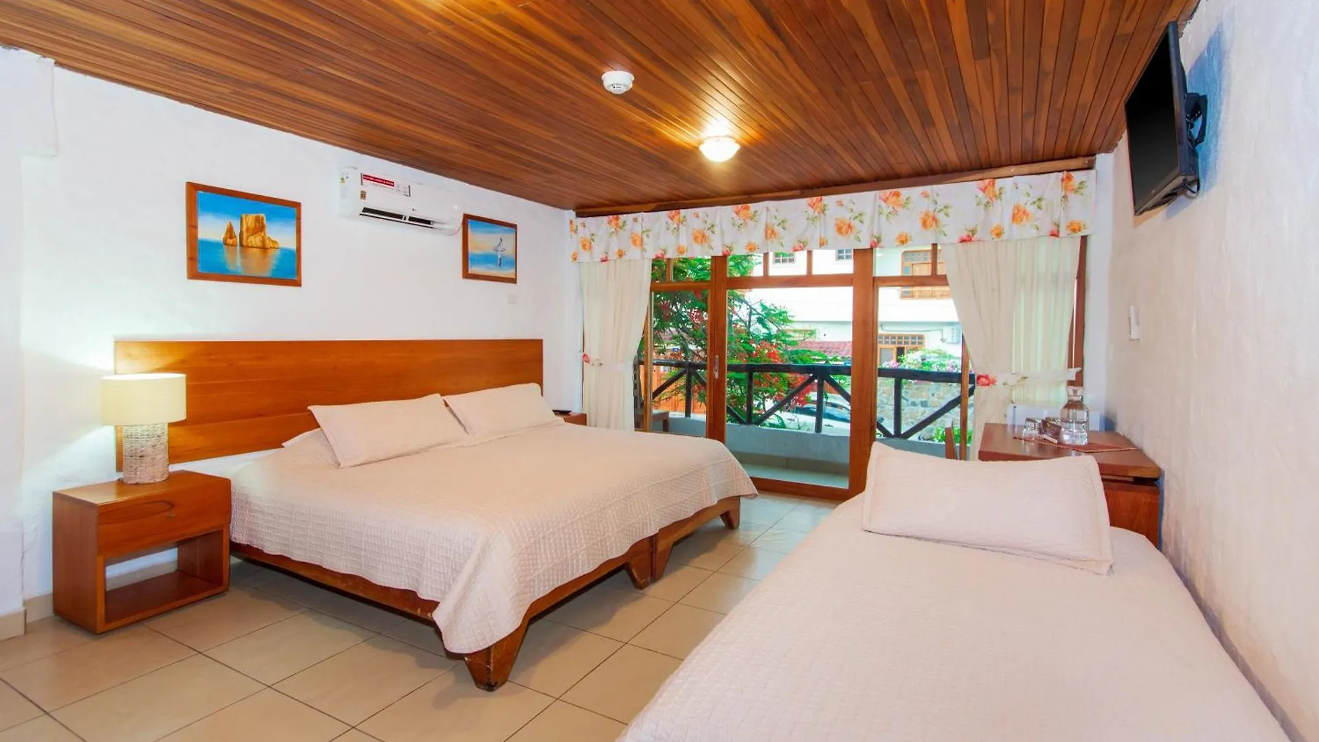 Hotel Fiesta Puerto Ayora